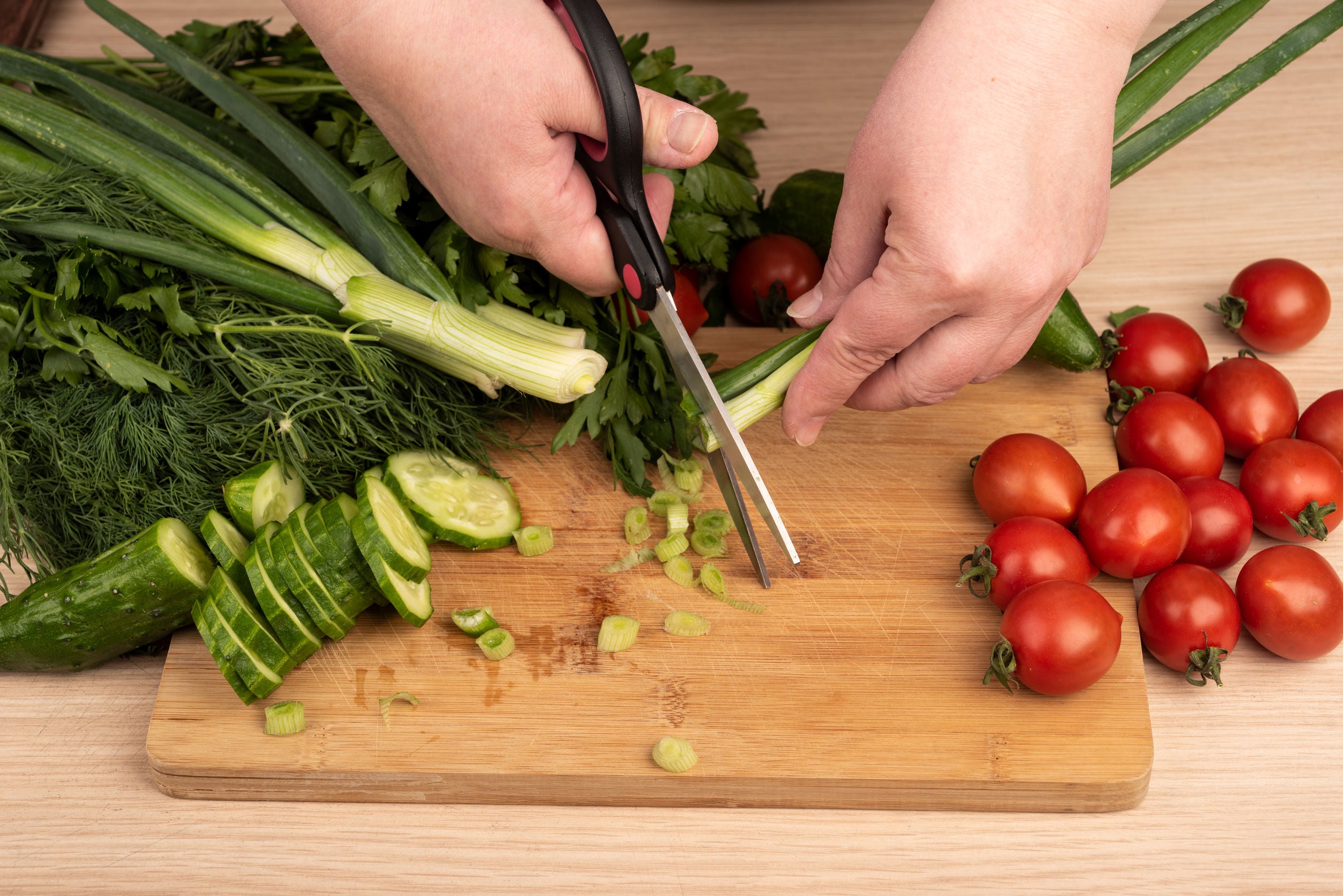 Cómo afilar las tijeras de cocina en casa